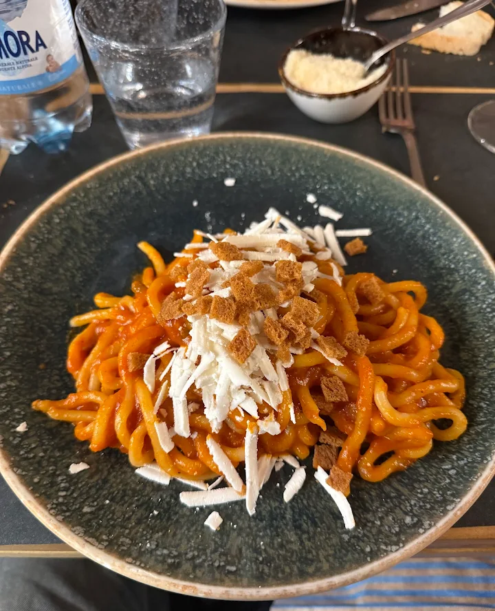 Pici al ragù di cinta senese con scaglie di cacio all'Osteria Il Carroccio Siena