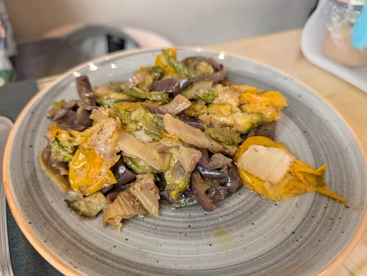 Antipasto di verdure di stagione e fiori di zucca all'Osteria Il Carroccio Siena