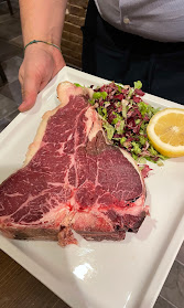 Bistecca alla fiorentina cruda all'Osteria La Sosta di Violante Siena