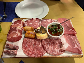 Tagliere di salumi e formaggi all'Osteria La Sosta di Violante Siena