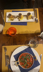 Tavola apparecchiata con antipasti all'Osteria La Sosta di Violante Siena