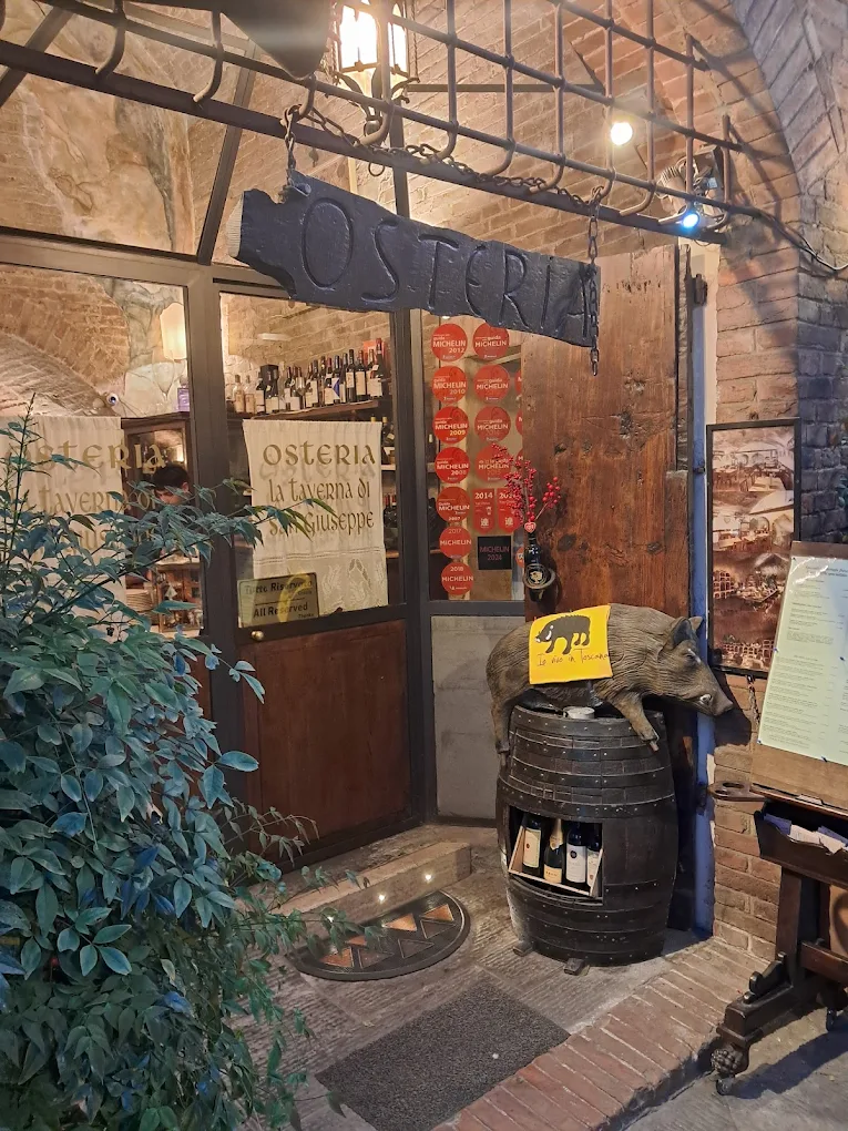 Taverna di San Giuseppe Siena ingresso in Via Giovanni Duprè