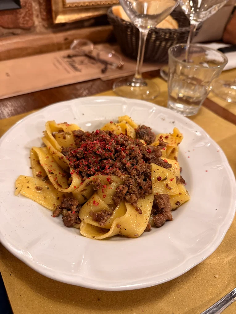 Pappardelle al ragù di cinghiale all'Osteria Il Vinaio Siena