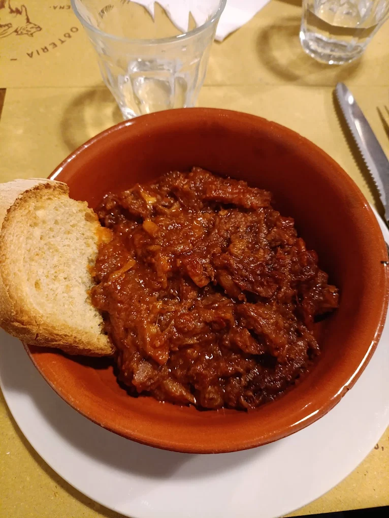 Trippa alla senese in coccio servita all'Osteria Il Vinaio Siena